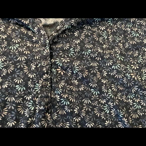 Two H&M patterned summer-weight women’s shirts - Picture 2 of 6